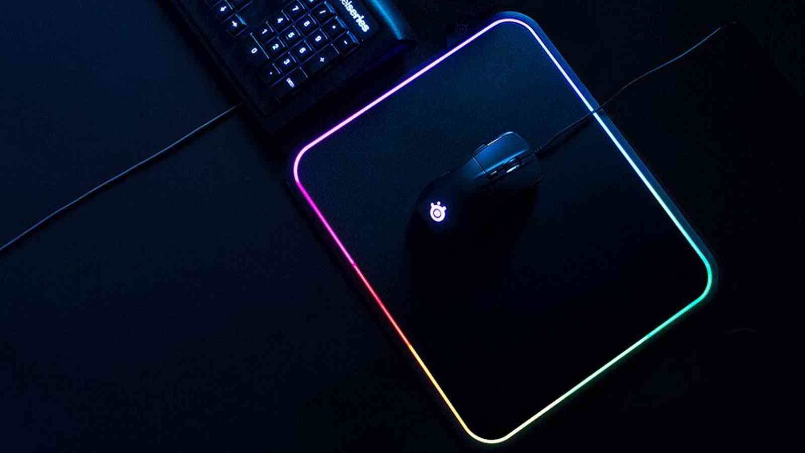 SteelSeries představilo podložku s RGB podsvícením