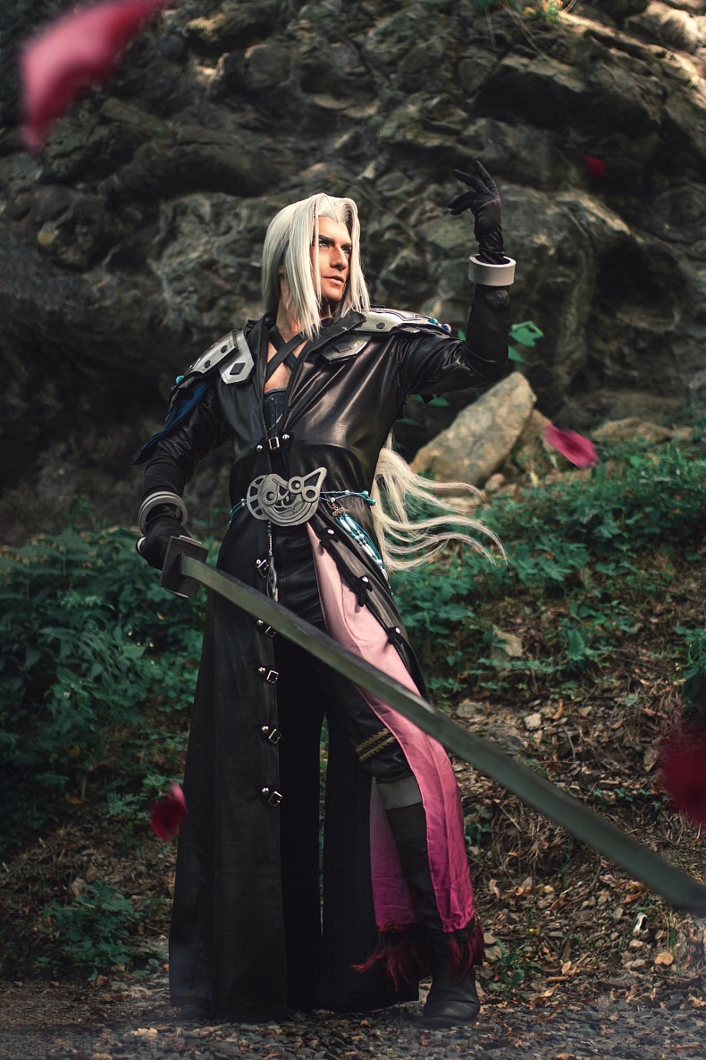 Dokonalý cosplay Sephirotha z Final Fantasy VII