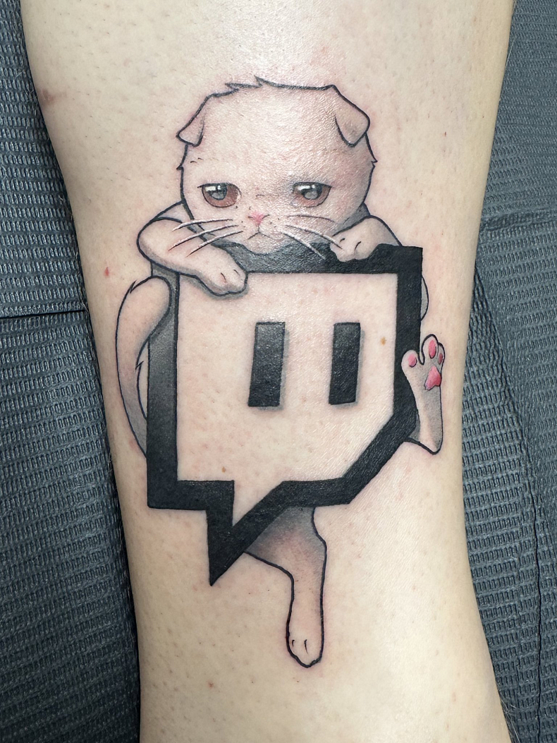 Ludwig si nechal vytetovat logo Twitche a svou kočku