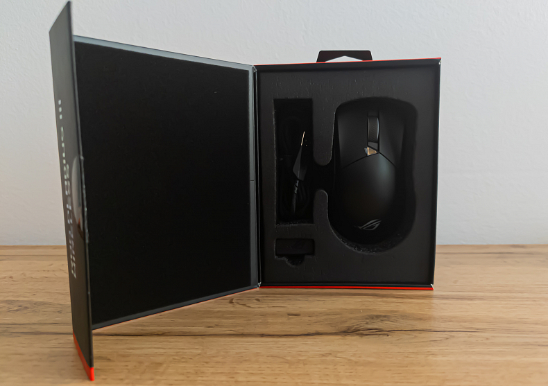 Recenze: Myš ASUS ROG Gladius III Wireless – rozměrná, přesto lehoučká a nesmírně rychlá