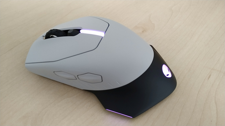 Recenze: Alienware AW610M - herní myš s (ne)tradičním designem