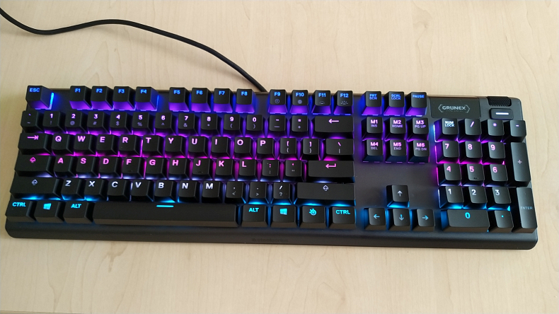 Recenze: SteelSeries Apex 5 - polomechanická klávesnice s OLED displejem