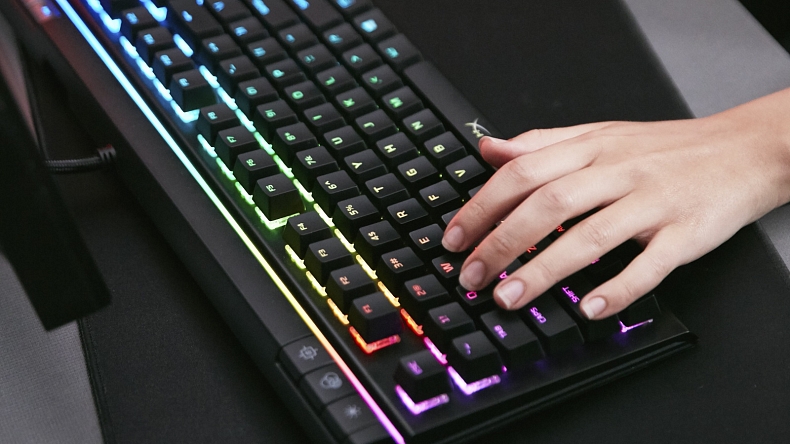 HyperX plánuje uvedení vylepšené klávesnice Alloy Elite, nabídne RGB