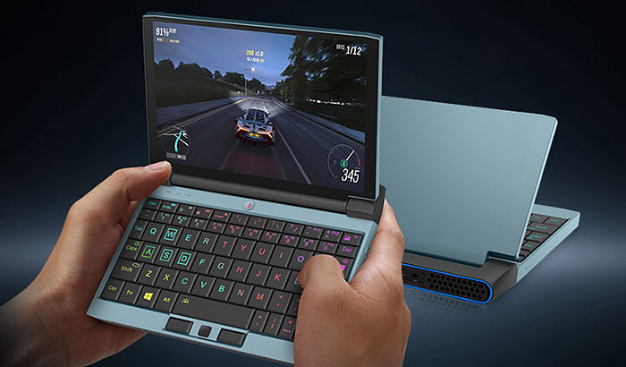 Maličký herní notebook má displej o velikosti mobilu a výkon na hraní starších konzolových her