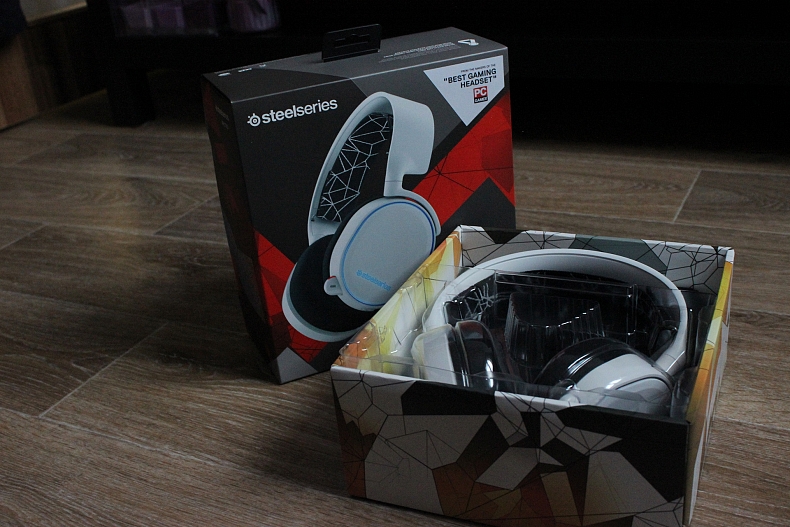 Recenze SteelSeries Arctis 5 – nenápadná dokonalost