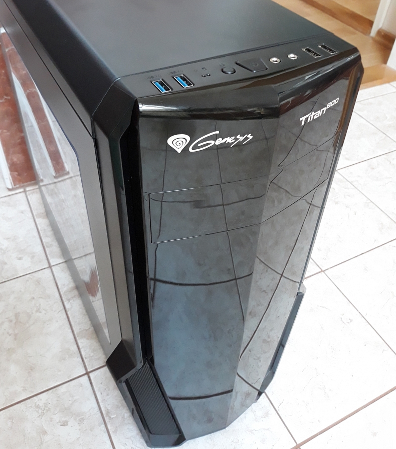 Recenze: Genesis Titan 800 - Titánská PC skříň s průhlednou bočnicí