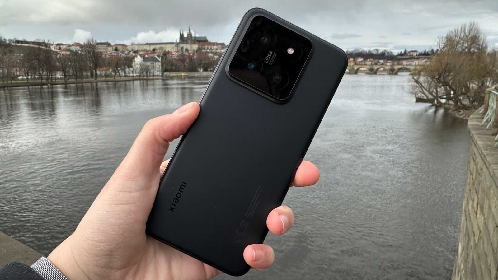 Xiaomi 14 je konečně v Česku. Má brutální foťák Leica, nekompromisní výkon a top displej