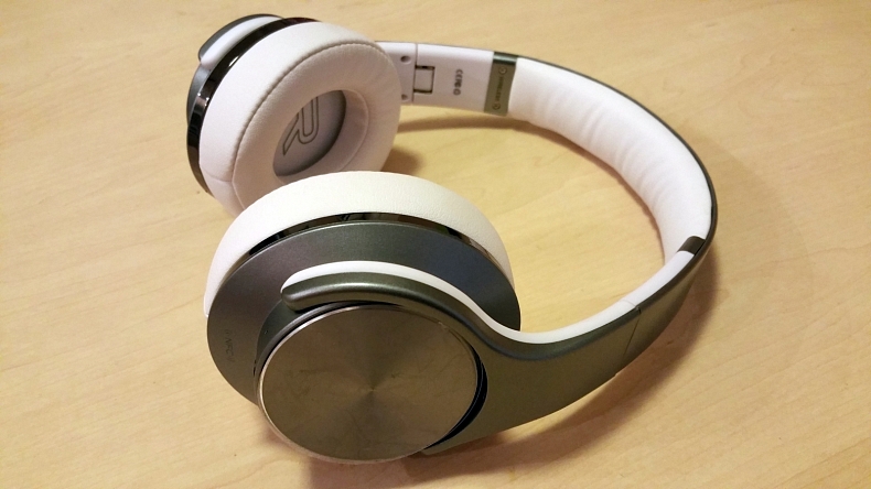 Recenze: Evolveo SupremeSound E9 - sluchátka i reproduktor