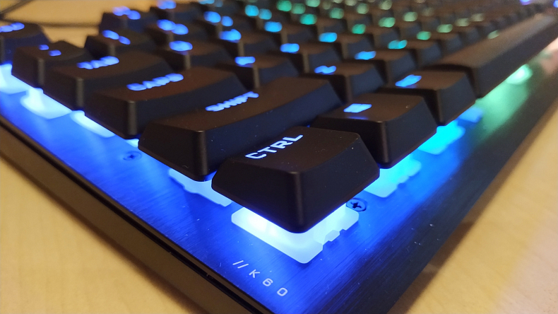 Recenze: Corsair K60 RGB PRO - mechanická klávesnice se spínači Cherry Viola