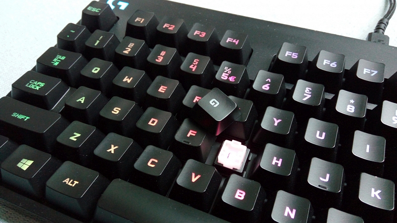 Recenze: Logitech G Pro Gaming - klávesnice sbalená na cesty