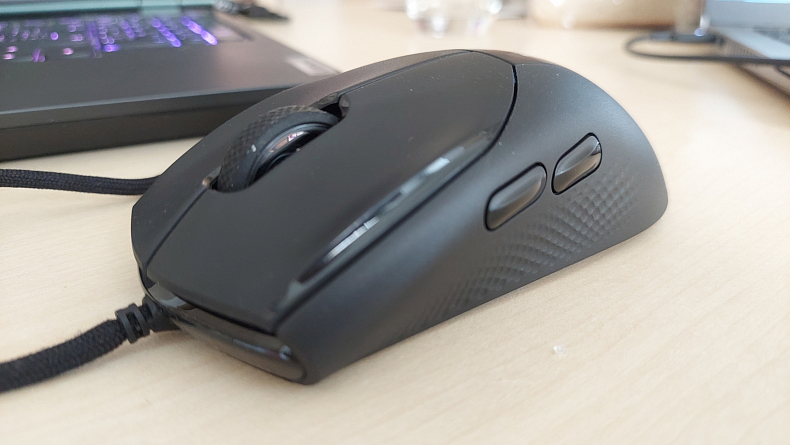 Recenze: Herní myš Alienware AW320M - povedená a levná