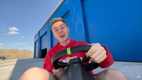 Fizi se vrací na Youtube, během pauzy stavěl tohle studio za miliony