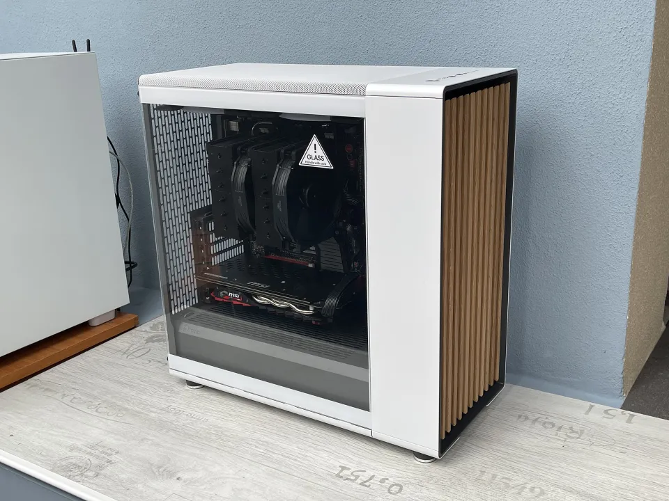 Test skříně Fractal Design North XL: skandinávský styl pro vaše PC