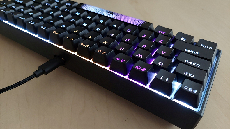 Recenze: Corsair K65 RGB MINI - 60% klávesnice v mainstreamu