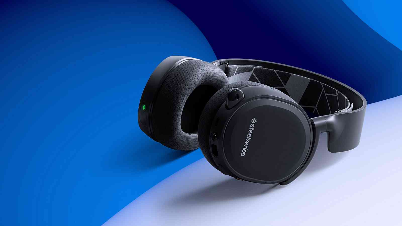 Novou verzi SteelSeries Arctis 3 připojíte současně kabelem a skrze Bluetooth