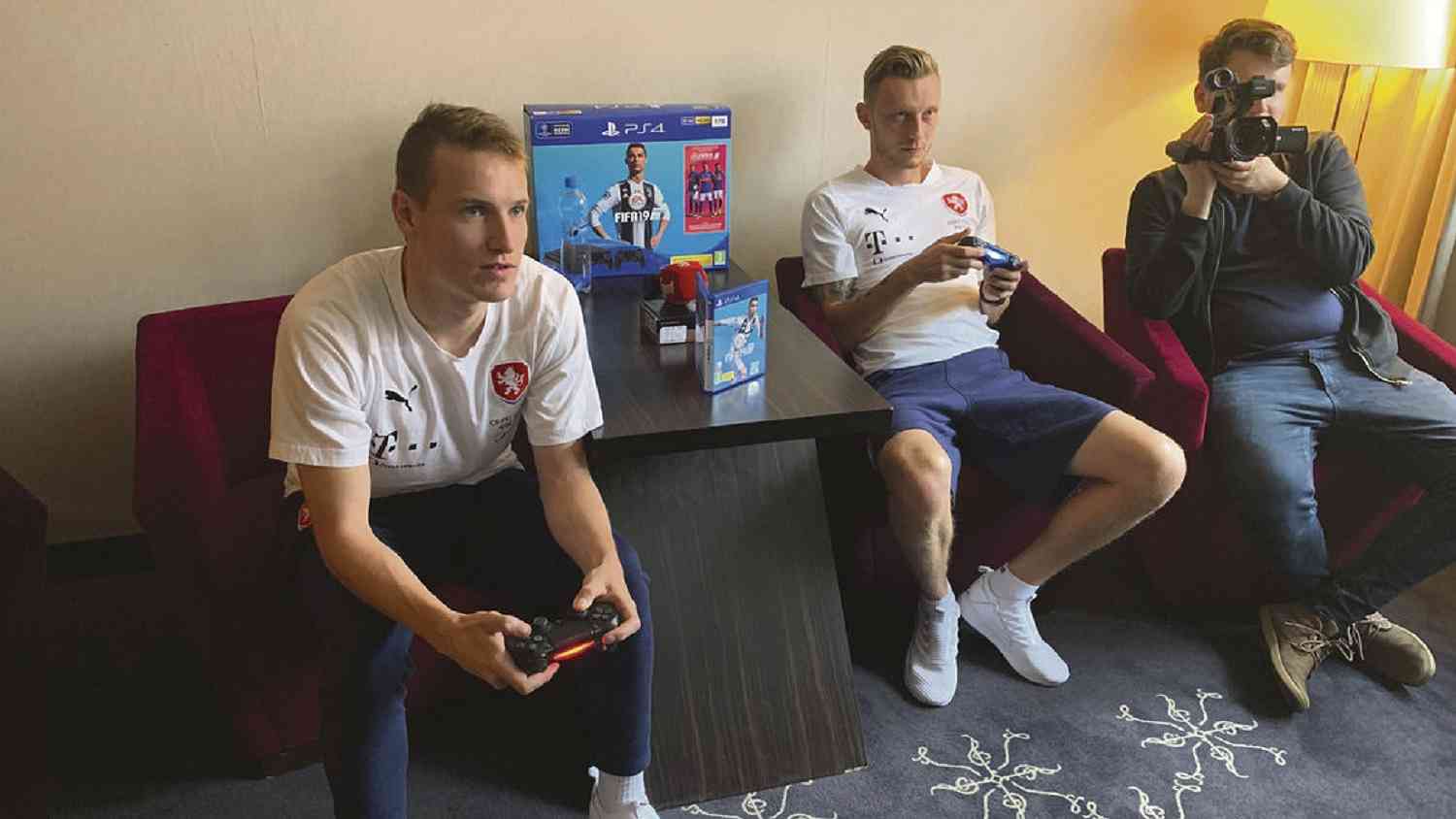 Čeští fotbaloví reprezentanti změřili síly v simulátoru FIFA 19