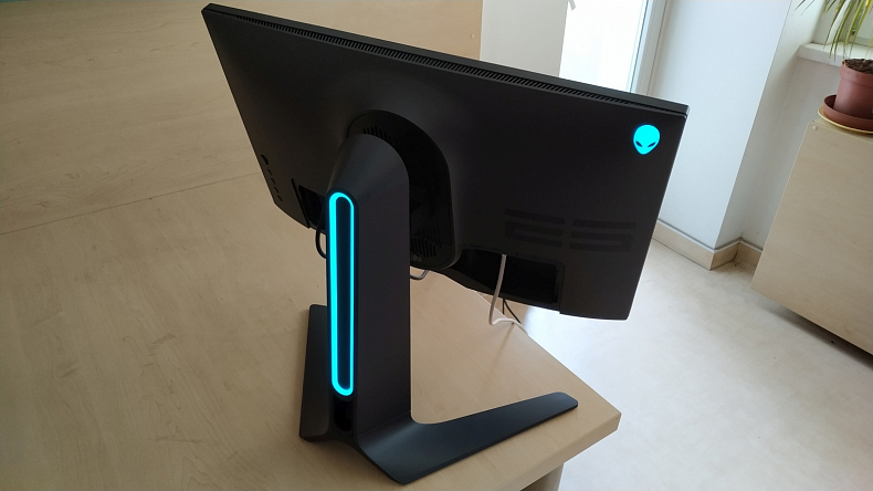 Recenze: Dell Alienware AW2521HF - 240 Hz herní monitor s 99% sRGB spektrem