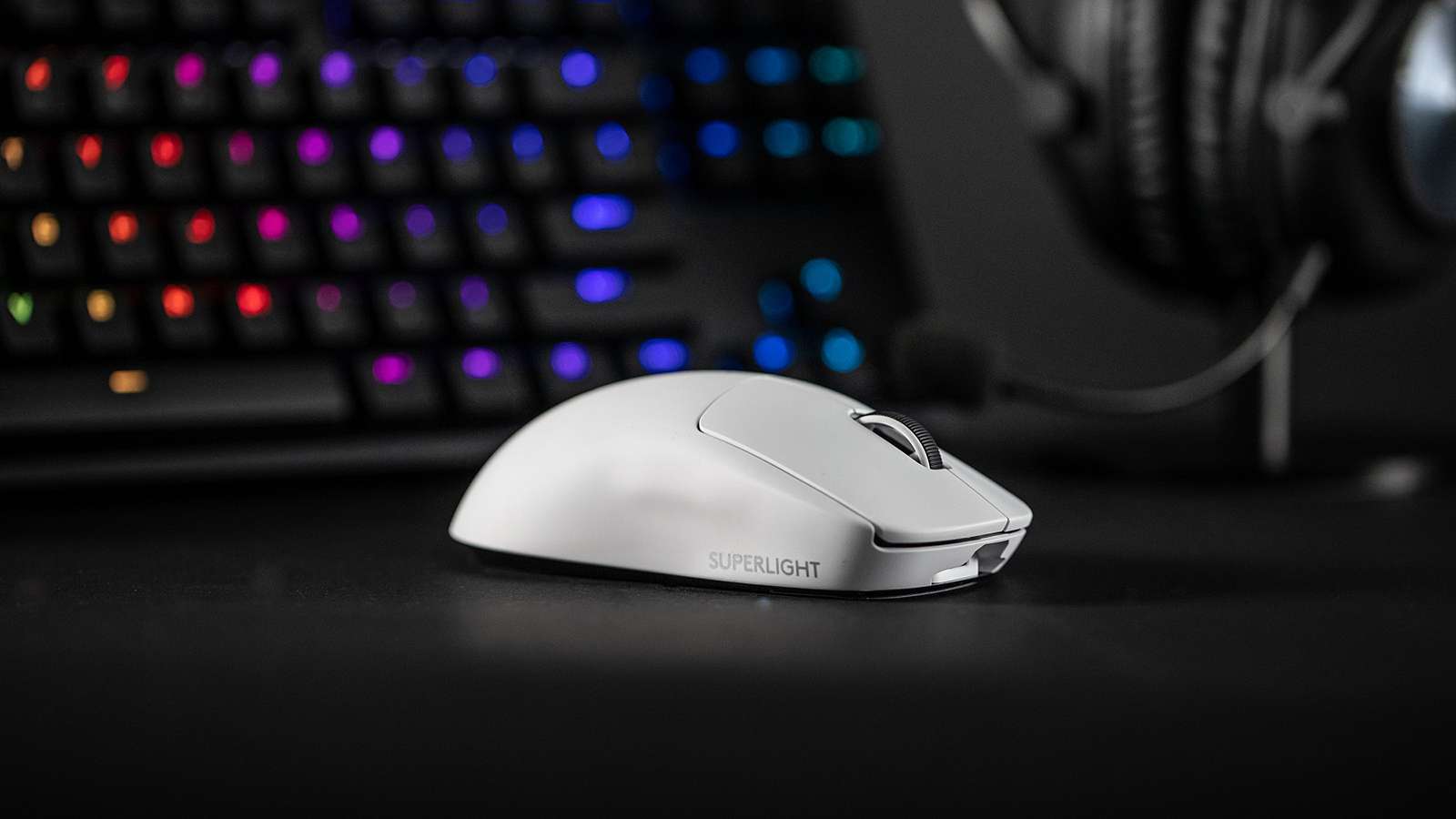 Bezdrátová myš Logitech G Pro X Superlight váží jen 63 gramů