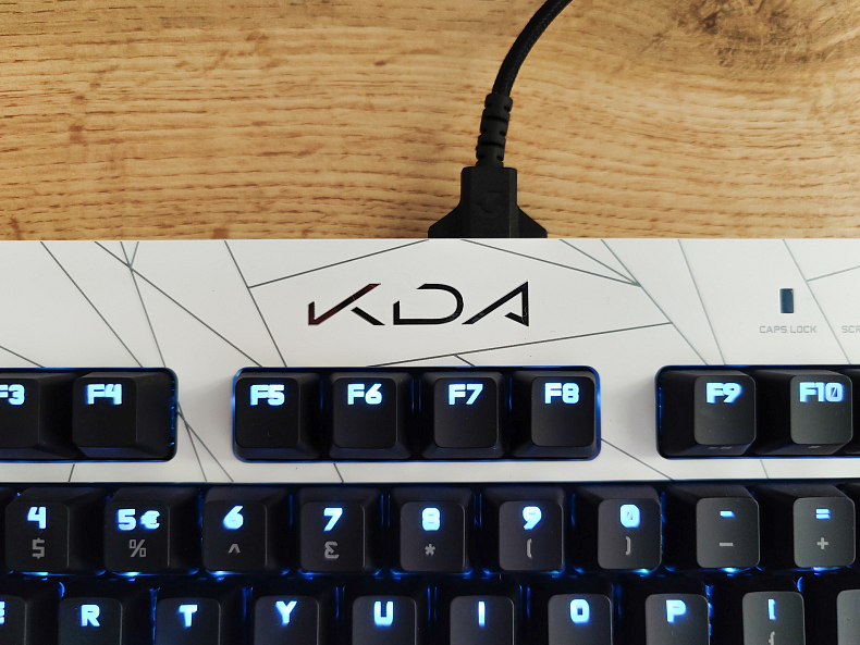 Recenze: Logitech K/DA sada v čele s novými sluchátky G333