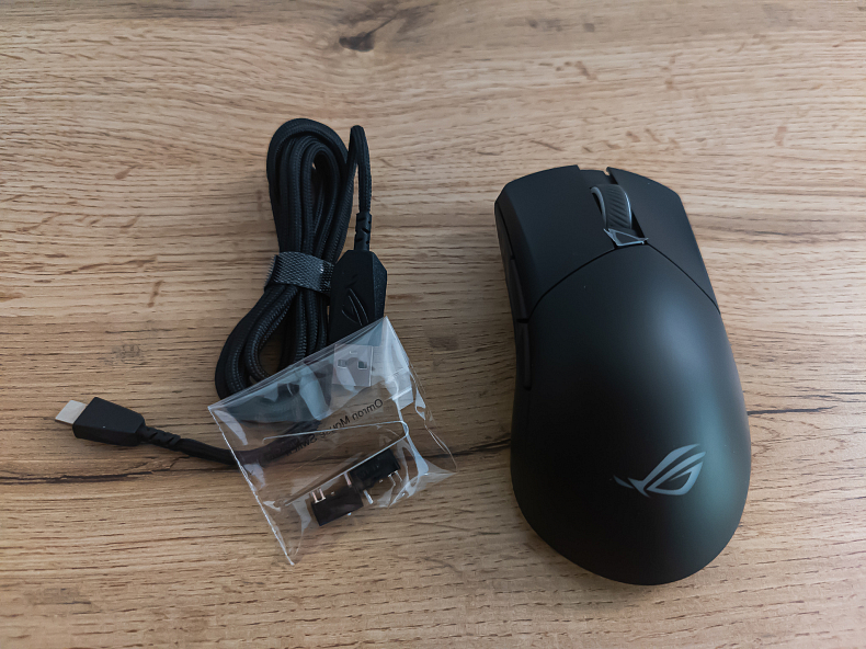 Recenze: Myš ASUS ROG Gladius III Wireless – rozměrná, přesto lehoučká a nesmírně rychlá