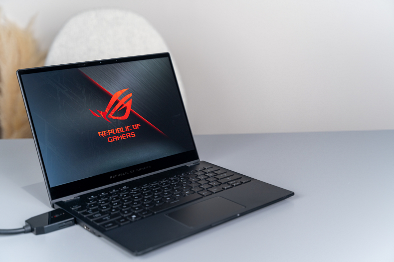 [CES 2021] Asus představil unikátní 2v1 notebook s externí grafikou, je překvapivě kompaktní