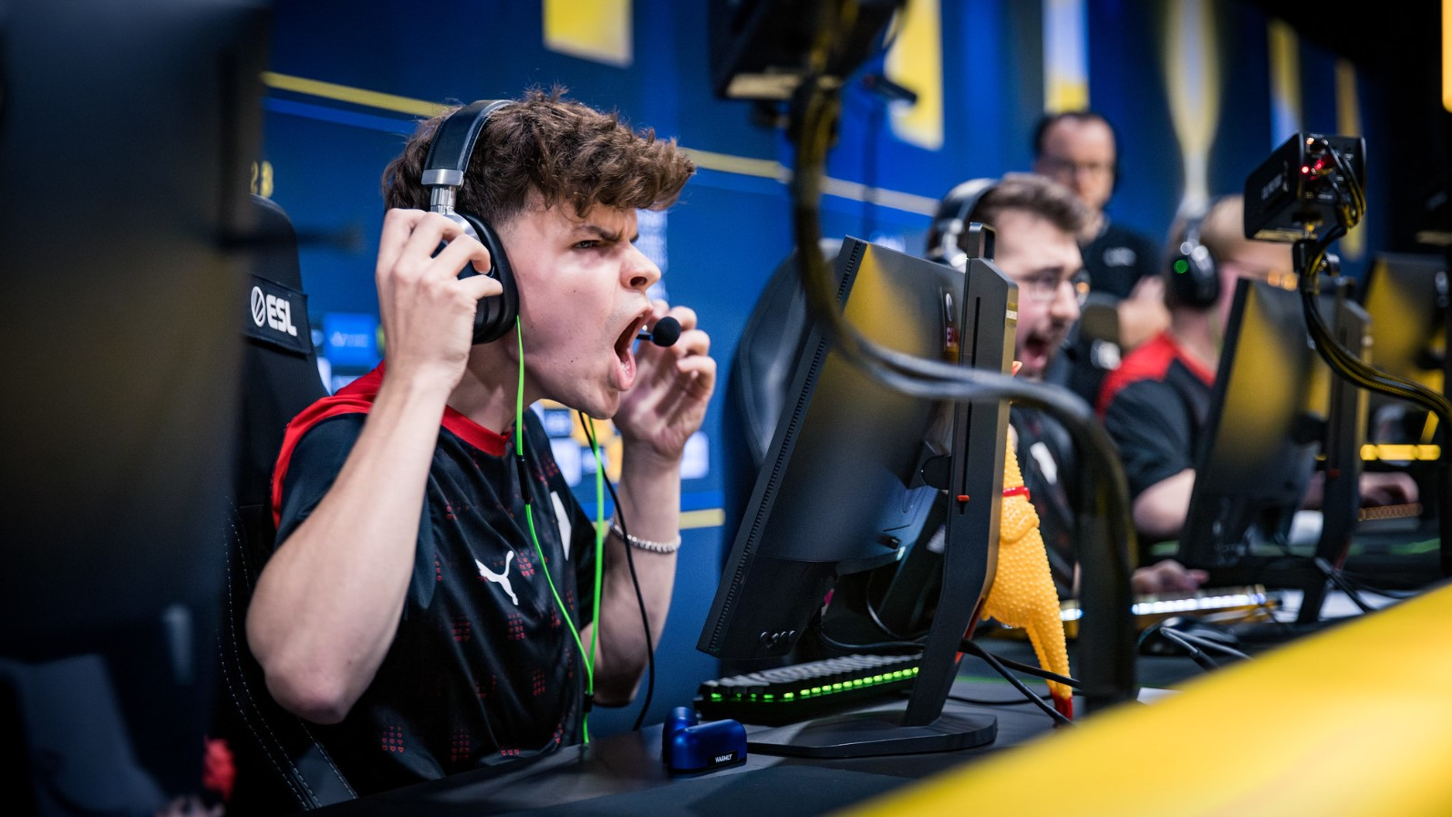 MOUZ postupují do play-off ESL Pro League, MIBR čeká poslení šance