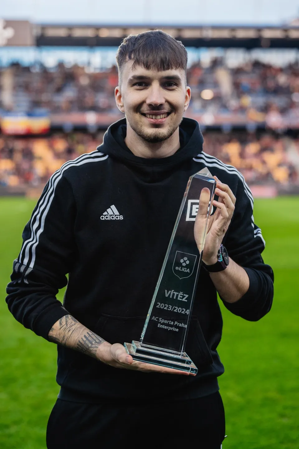 Jan „TheJohny“ Hradil je jedním z náhradníků a věnuje se především tvorbě obsahu pro sparťanský celek.