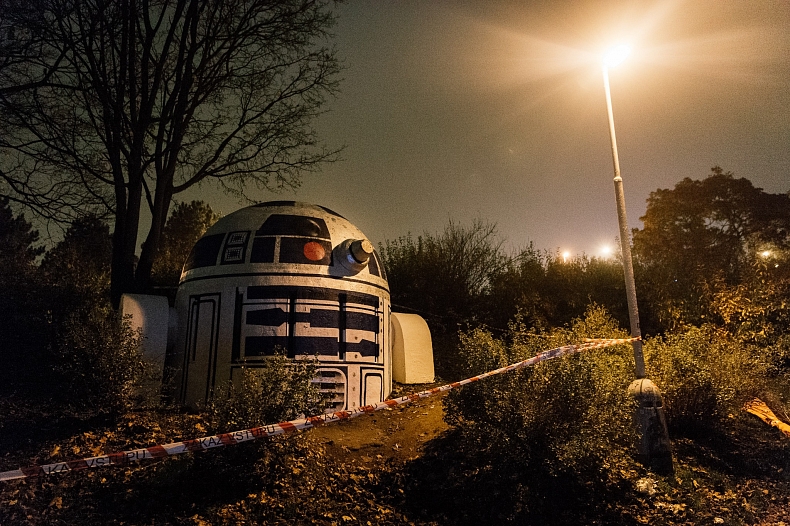 V Praze se objevil obrovský R2-D2 a je boží!