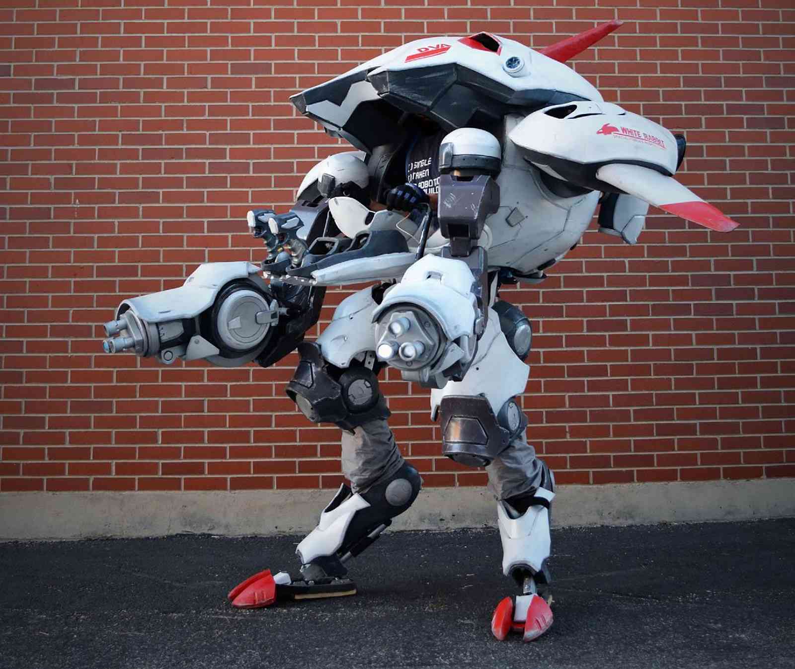 Obrovský cosplay mecha od D.Vy, který vám vyrazí dech