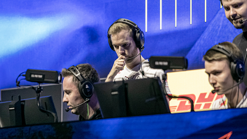 Astralis rozmetali světovou jedničku, Heroic jedou domů