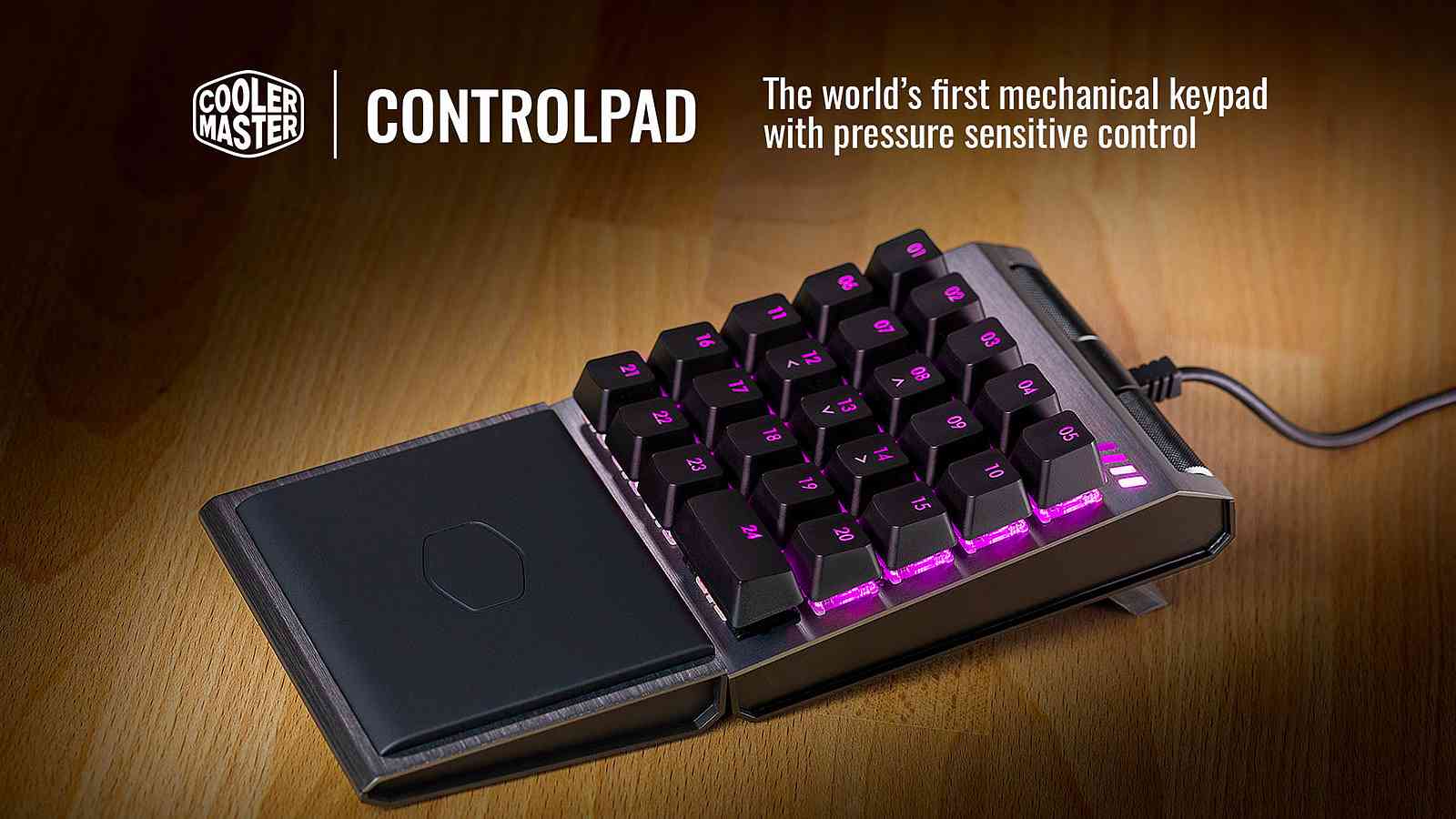 Analogový keypad od Cooler Master zkrotí kromě her také kreativní aplikace