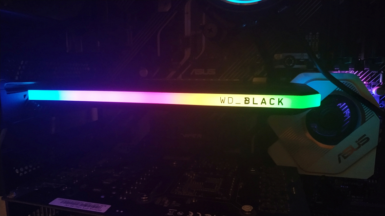 Recenze: WD_BLACK AN1500 - RGB PCIe úložiště se dvěma SSD