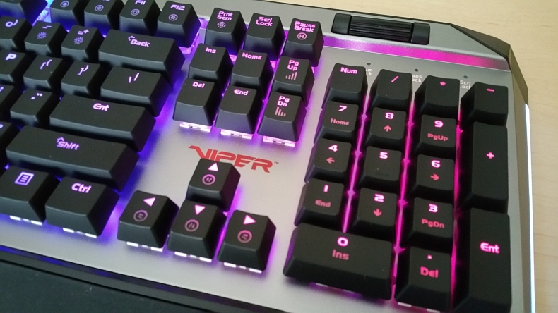 Recenze: Patriot Viper V765 - mechanická herní zmije