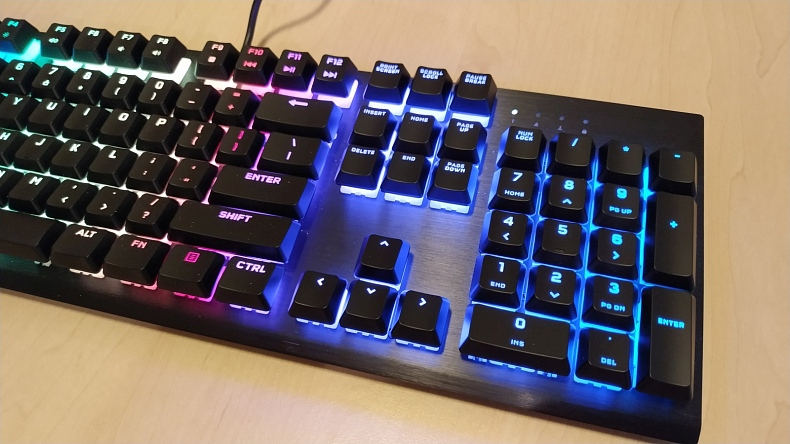 Recenze: Corsair K60 RGB PRO - mechanická klávesnice se spínači Cherry Viola