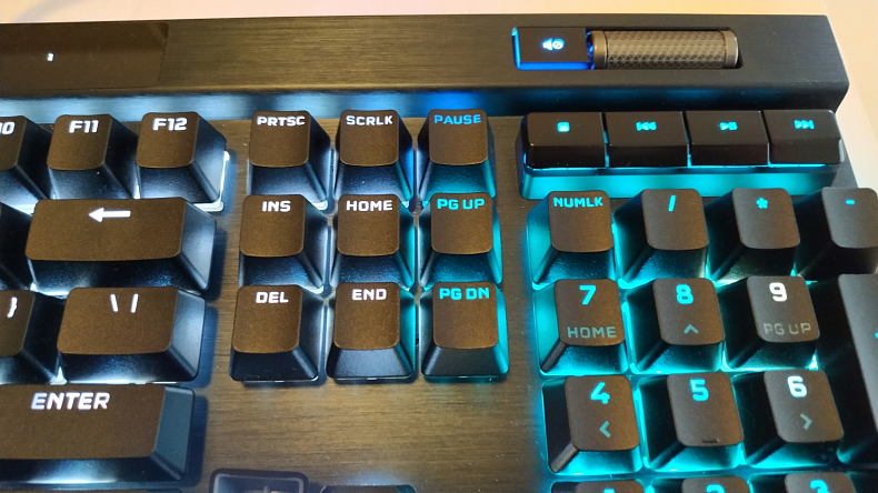 Recenze: Corsair K100 RGB - špička mezi mechanickými klávesnicemi