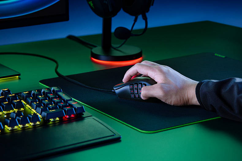 Razer Naga X - 16 tlačítek s váhou pouhých 85 gramů