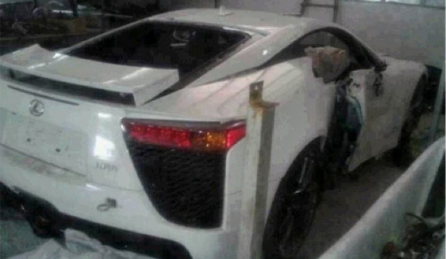 Car Crash Lexus LFA in China GTspirit