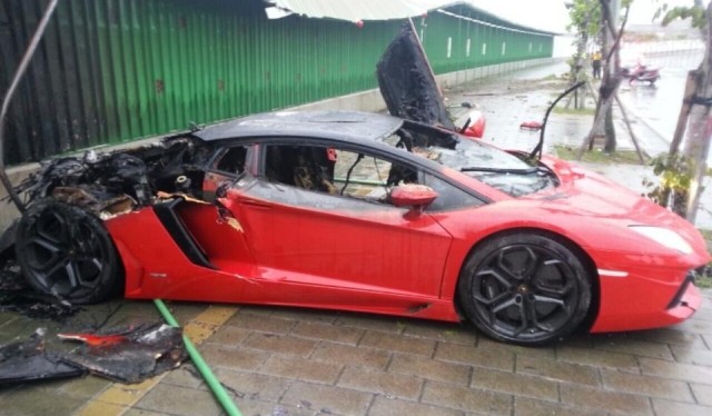 Car Crash Chinese Pornstar Escapes Lamborghini Aventador Fire GTspirit