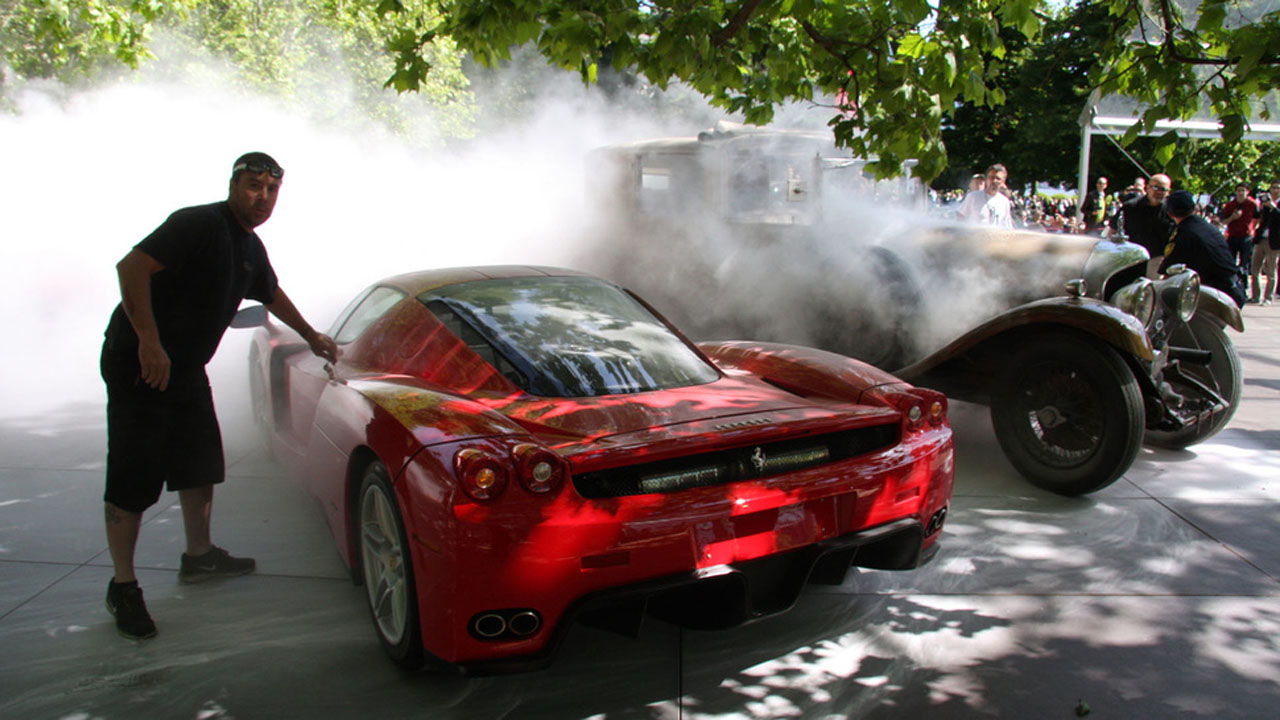 1929 Bentley vs Ferrari Enzo 01