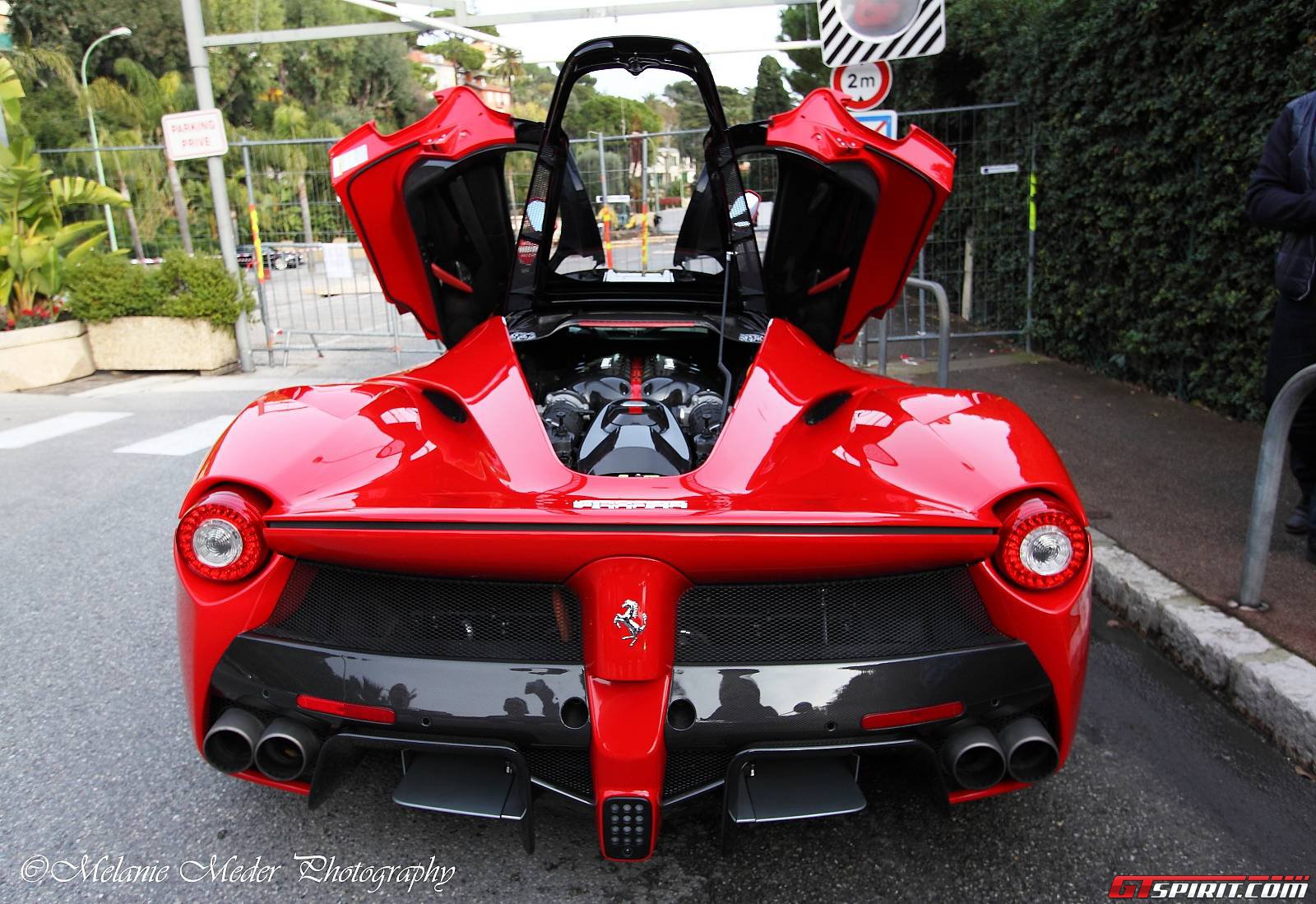 Ferrari LAFERRARI черная