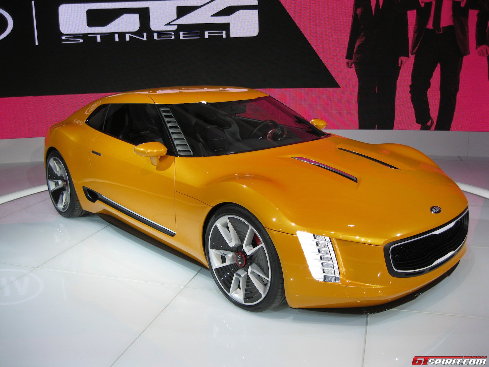 Kia stinger gt4
