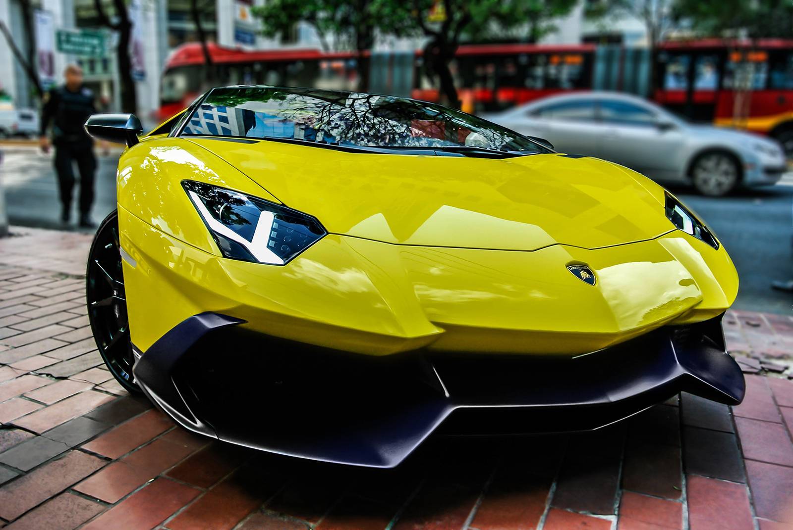 Lamborghini Aventador lp720 4