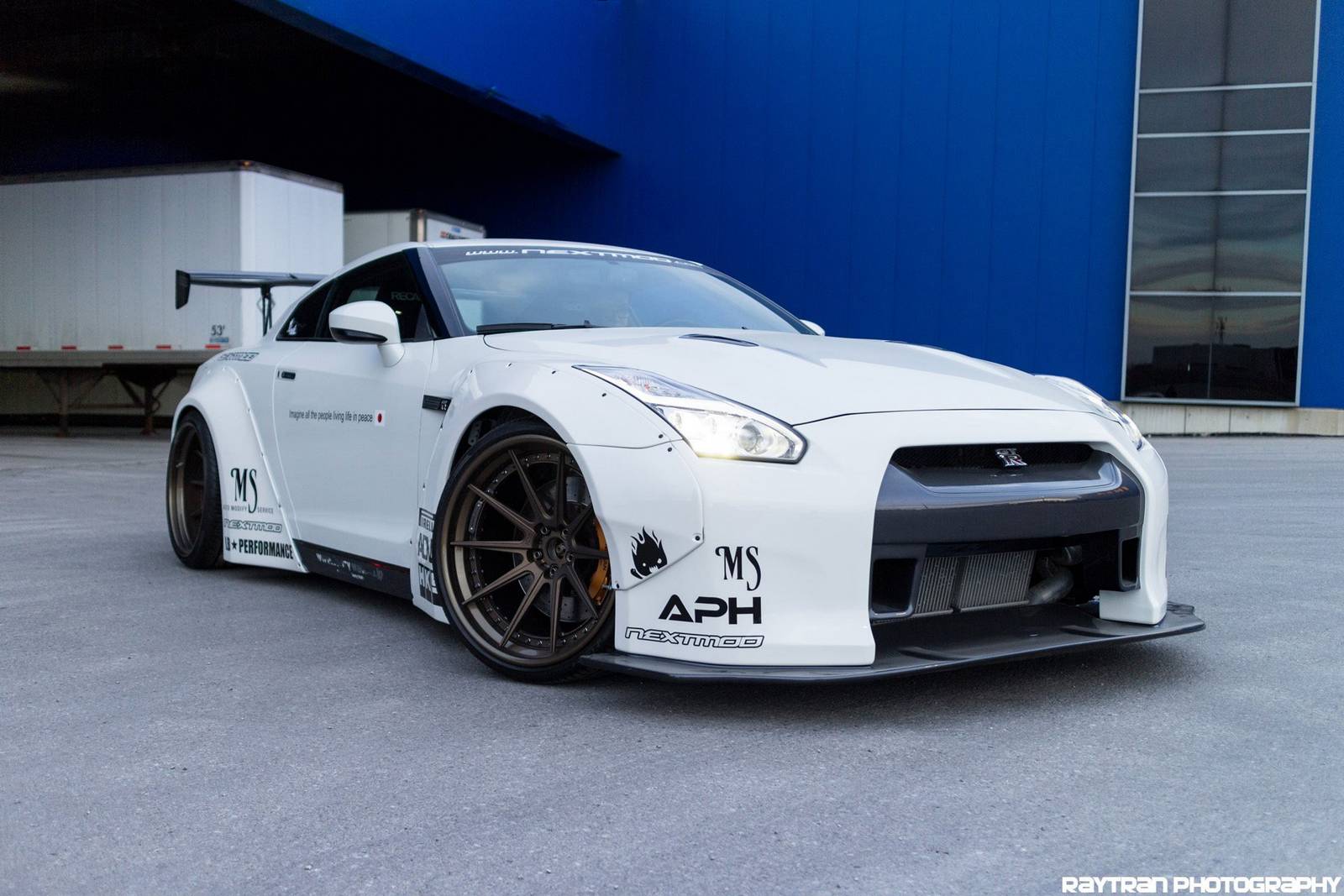 White Liberty Walk Nissan GT-R Photoshoot - GTspirit