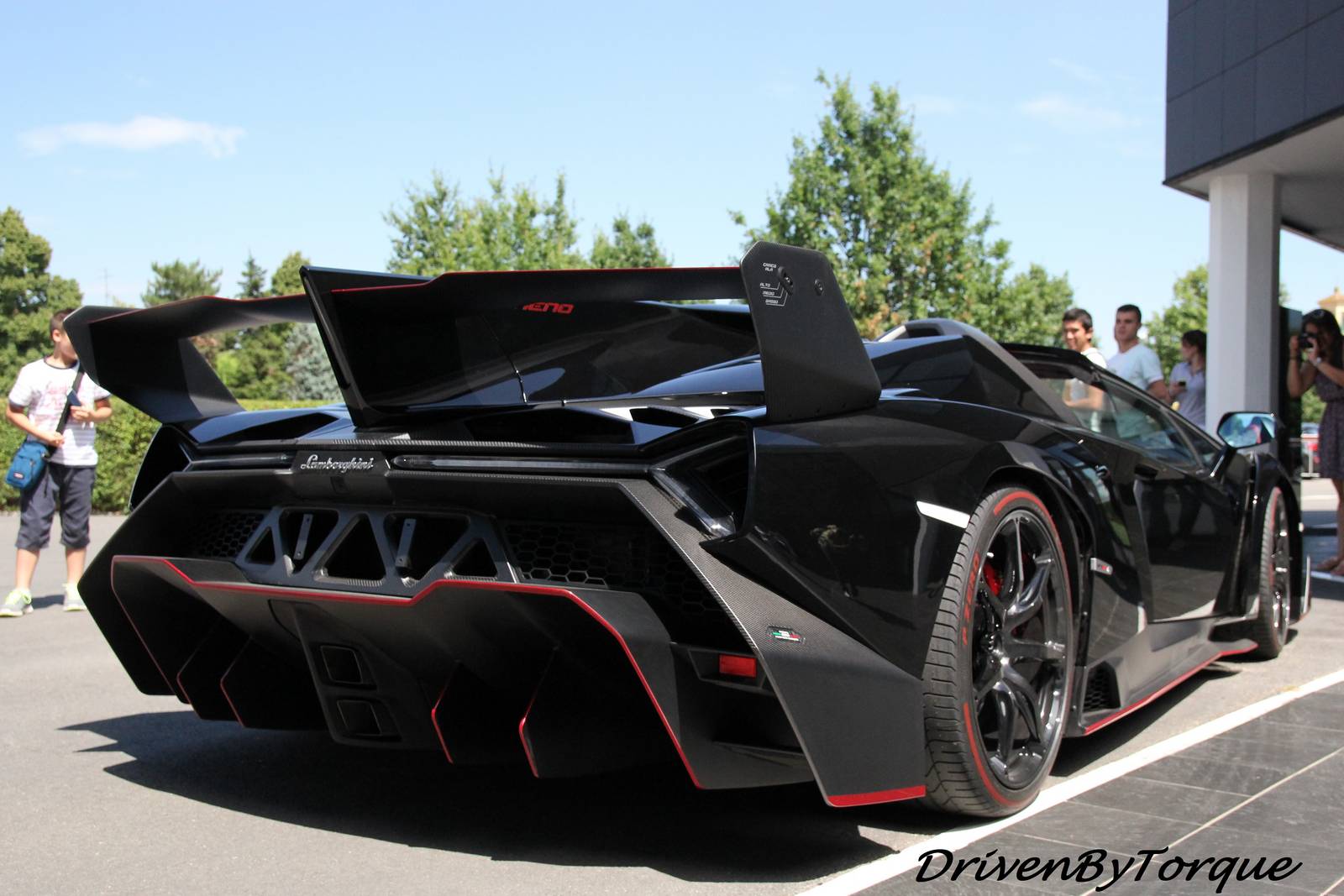 Lamborghini veneno roadster черный