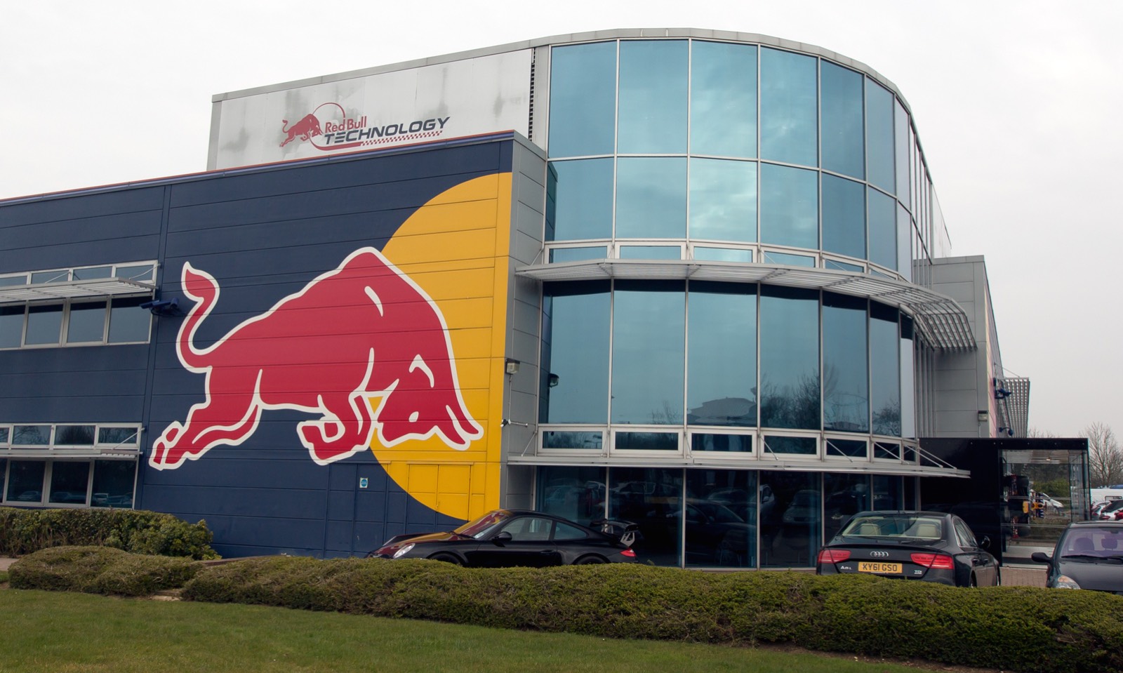 red-bull-extends-sponsorship-with-triple-eight-speedcafe