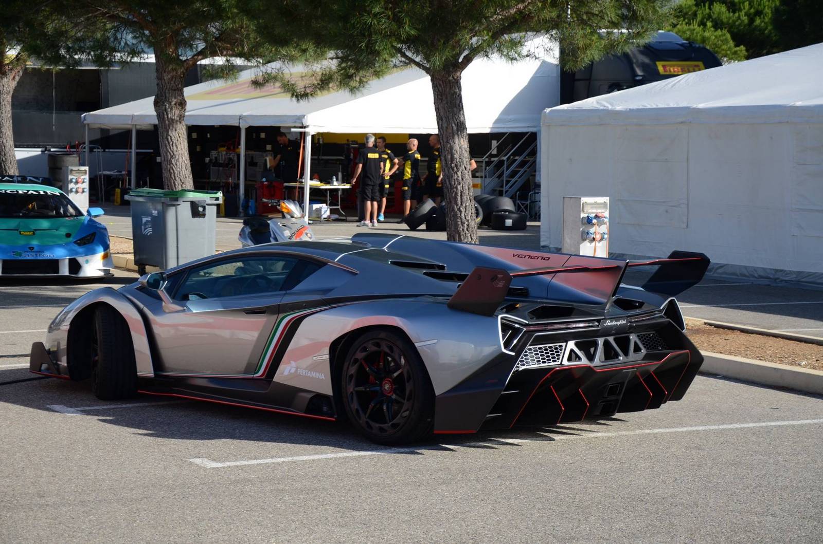 Самая дорогая машина в мире lamborghini veneno roadster