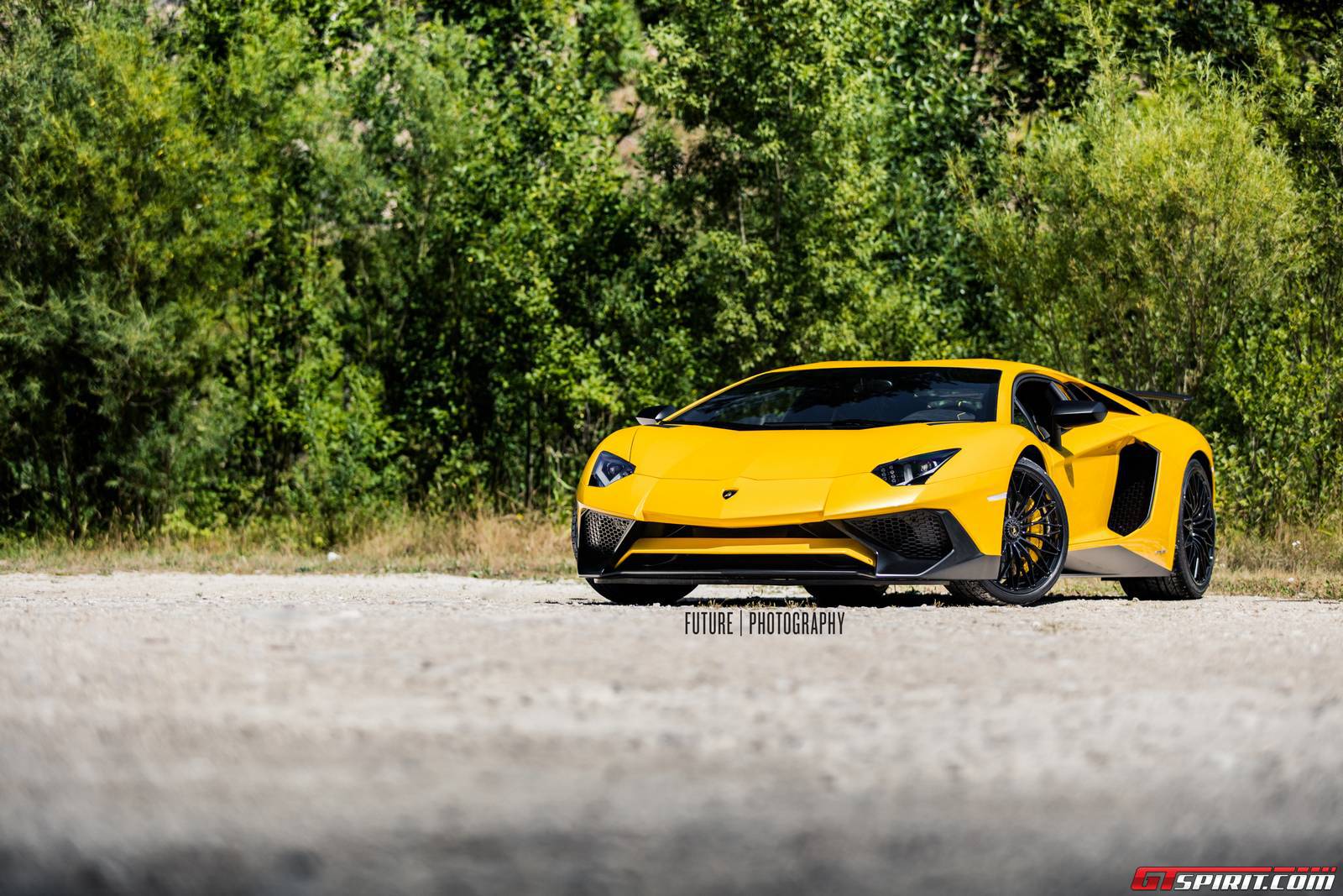 Lamborghini Aventador SV Yellow