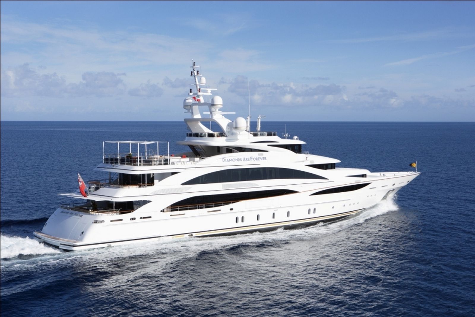 what does a 30 million dollar yacht look like