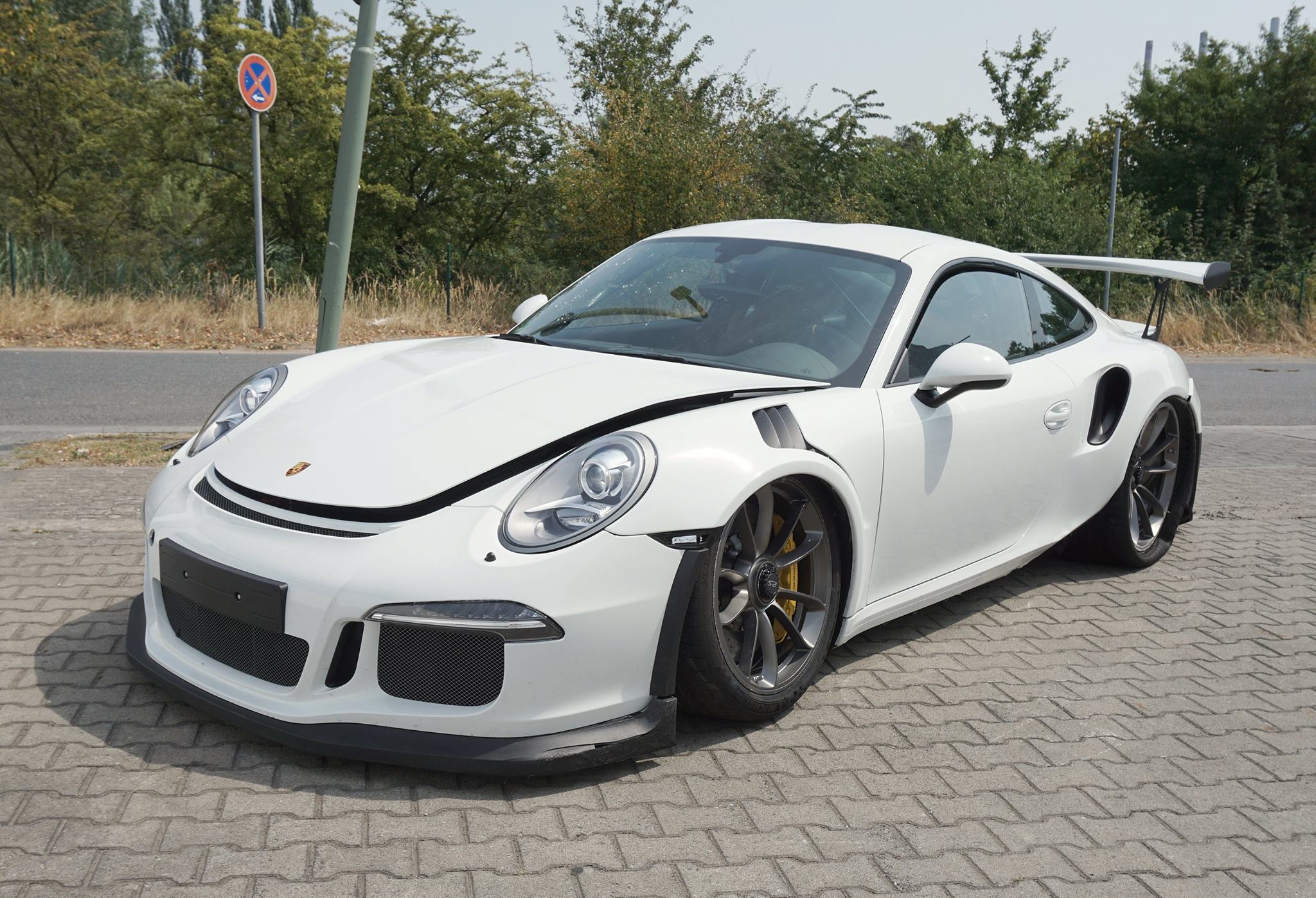 2016 Porsche 911 GT3 RS Crashes in Germany - GTspirit