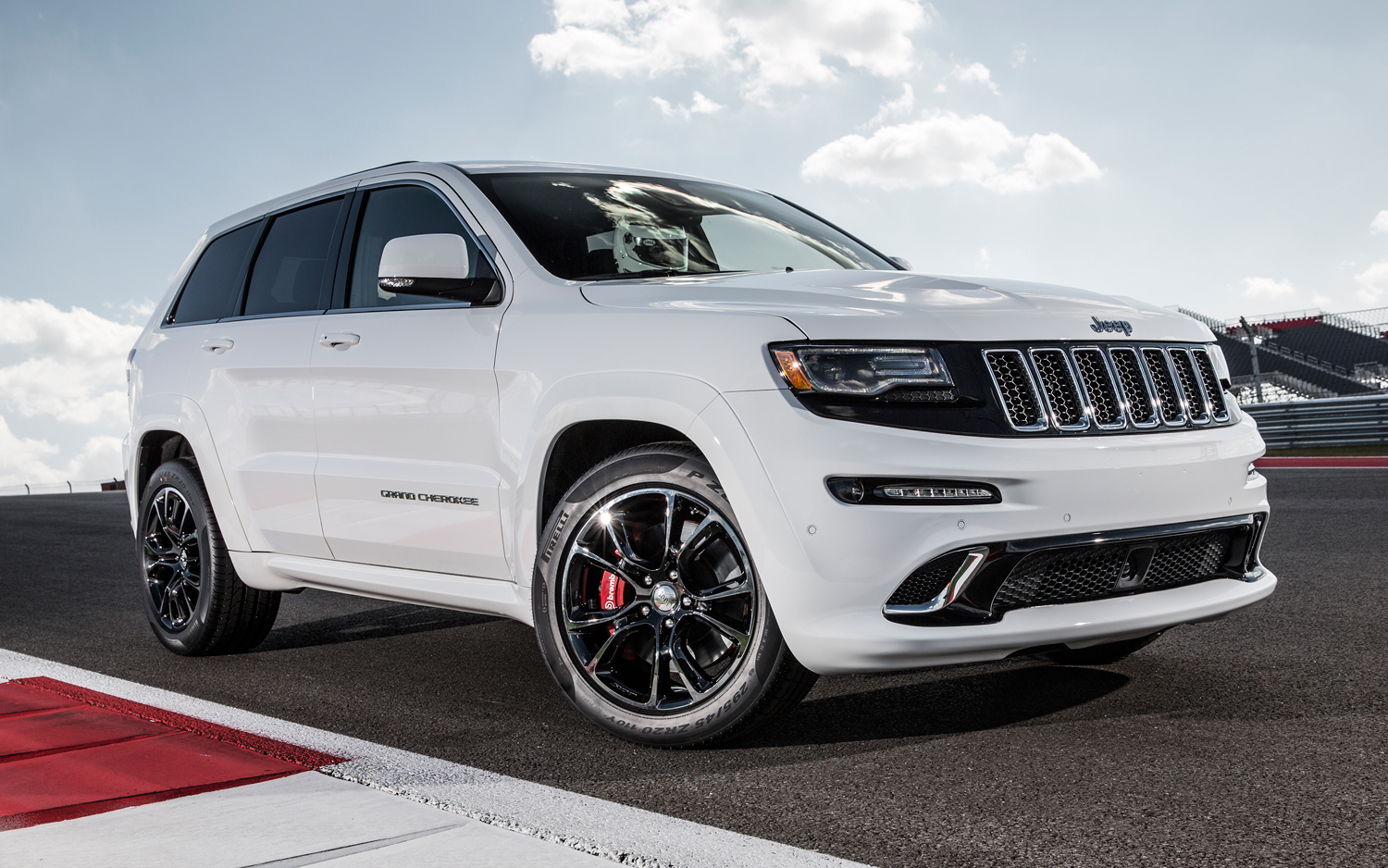 Jeep cherokee track hawk